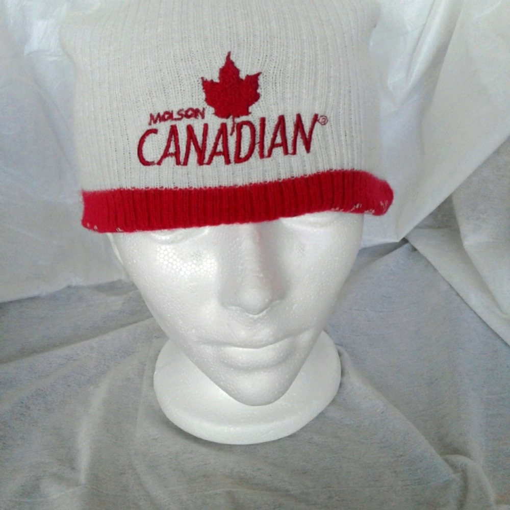 Molson Canadian beanie unisex can be worn inside out